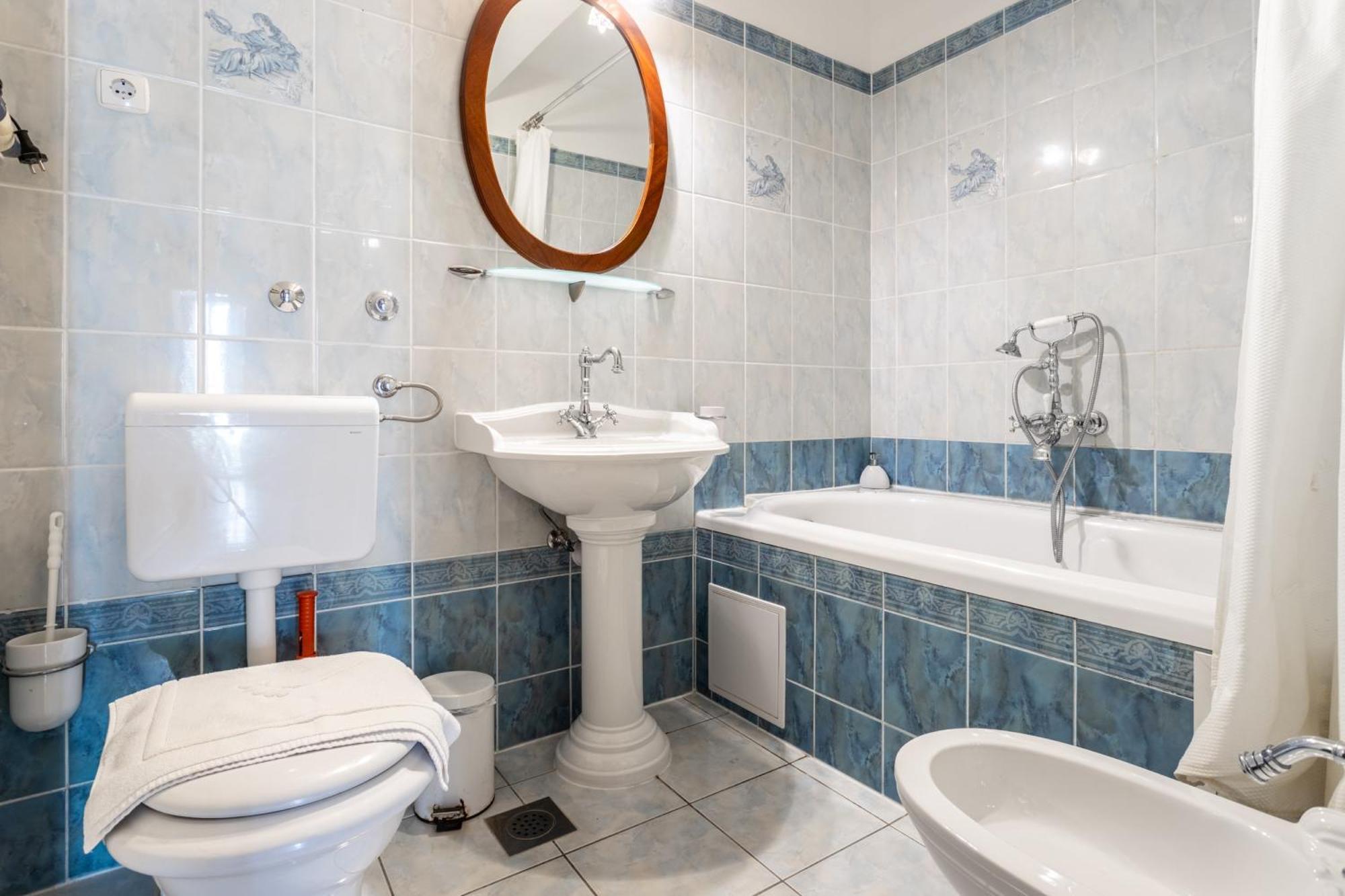 Villa Violeta With The Sea View, 3 Min Walk To The Beach Split Buitenkant foto